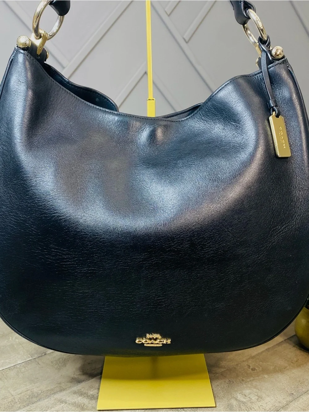 Coach Black Leather Hobo ShoulderCoach Black Leather Hobo Shoulder Handbag Purse